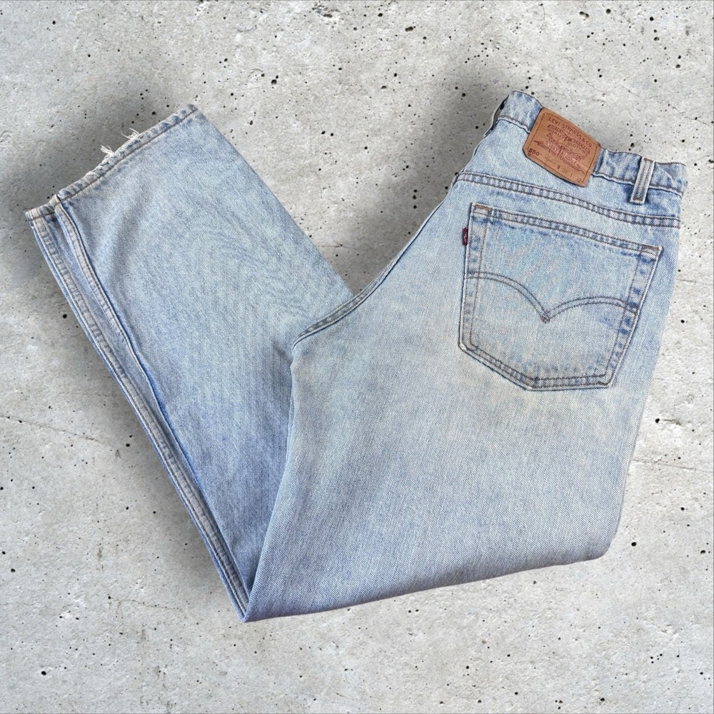 Vtg Levi's 550 Jeans Fit 36x32 USA Relaxed Fit Tapered Light Wash 90s Distressed
